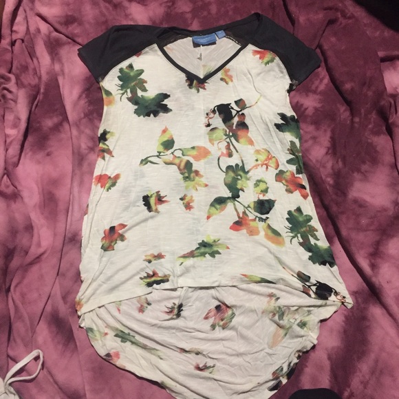 Vera Wang Floral Top - Picture 7 of 12